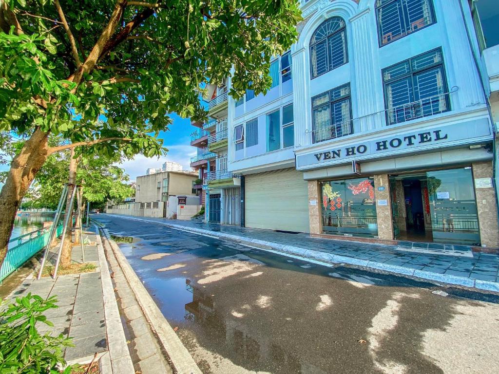 Ven Hồ Hotel – Hanoi